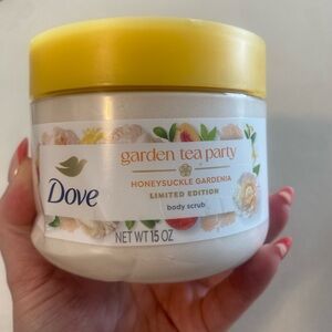 Dove Limited Edition Garden Tea Party Body Scrub - Honeysuckle Gardenia